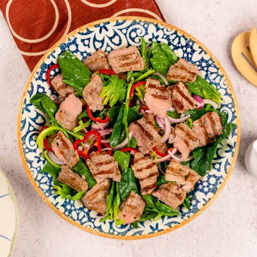 Ensalada de espinacas con ternera