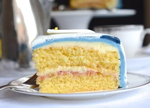 Tarta de cumpleaños (Bizcocho de vainilla todo en uno)