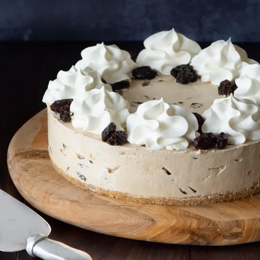 Tarta de queso con ron y pasas sin horno