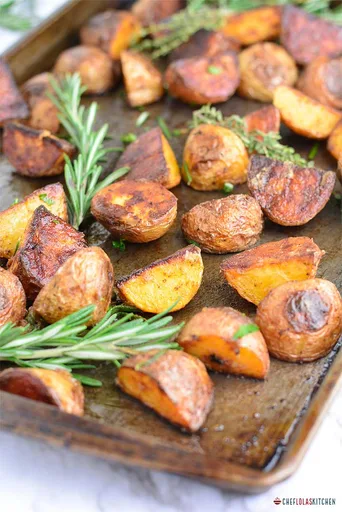 Patatas asadas al ajo con romero