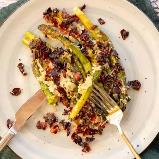 Espárragos asados con tocino
