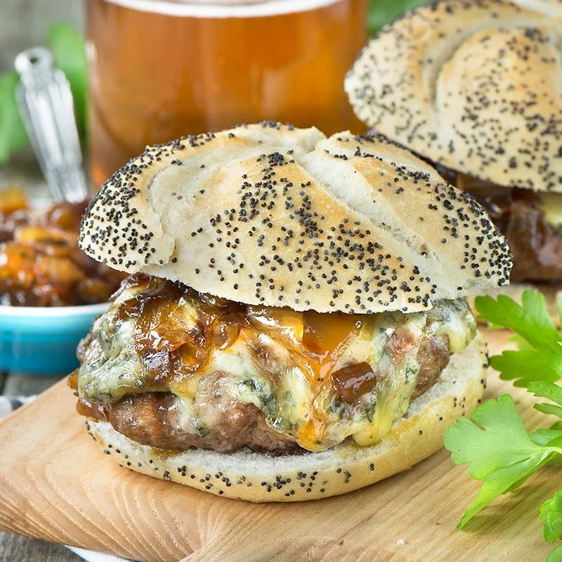 Hamburguesas a la Cerveza con Mermelada de Cebolla a la Cerveza