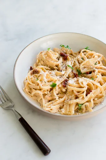 Pasta Cremosa con Tomates Secos