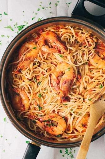 Espaguetis con Gambas y Salsa de Tomate Fresco
