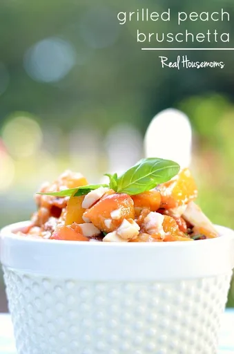 Bruschetta de melocotón a la parrilla