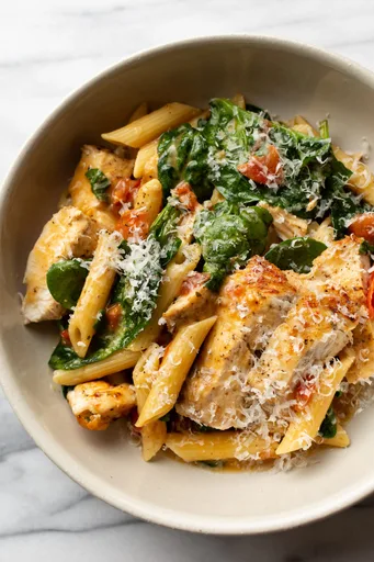 Pasta con Pollo al Estilo Ranch