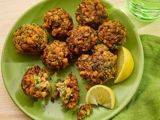 Frituras griegas de garbanzos (Revithokeftedes)