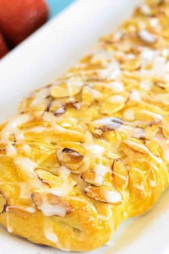 Receta danesa con almendras y queso crema