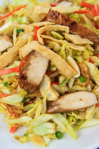Ensalada de Pollo al Estilo Asiático