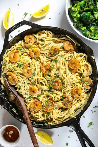Pasta con langostinos al estilo cajún