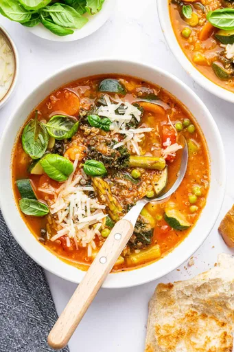 Sopa minestrone vegetariana