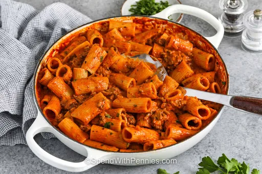 Pasta cremosa con carne picada