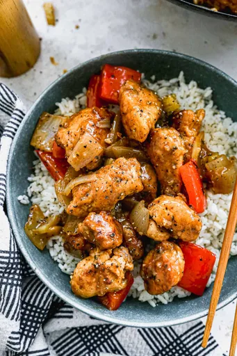 Pollo a la pimienta negra