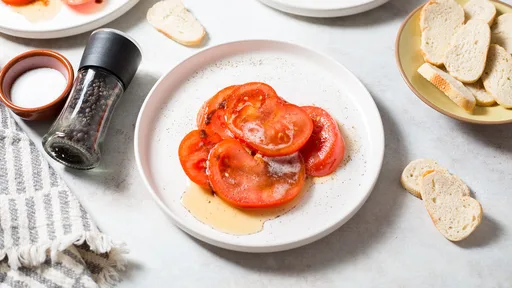 Tomates sencillos con mantequilla tostada