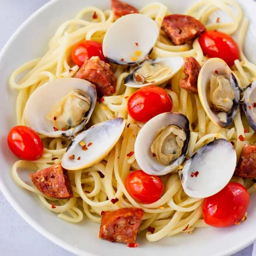Receta de linguini con chorizo y almejas