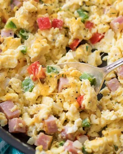 Sartén de huevos revueltos estilo tortilla Denver