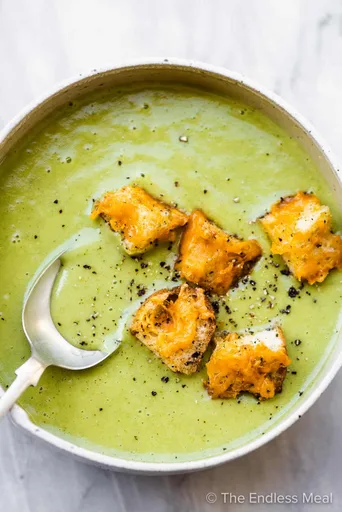 Sopa cremosa de espárragos (una versión más ligera)
