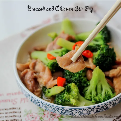 Salteño de Pollo con Brócoli