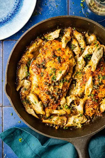 Pollo al horno con alcachofas en salsa de vino blanco