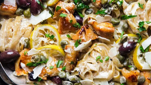 Cremige mediterrane Hähnchen-Pasta aus einem Topf