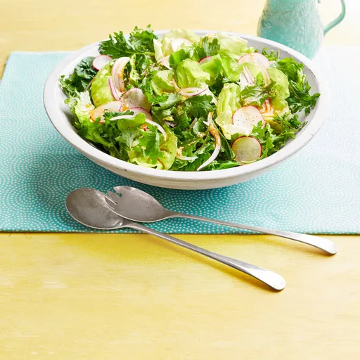 Ensalada de primavera con rábanos