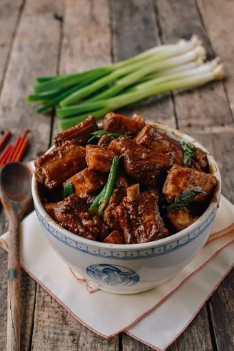 Costillas de cerdo estofadas con malanga