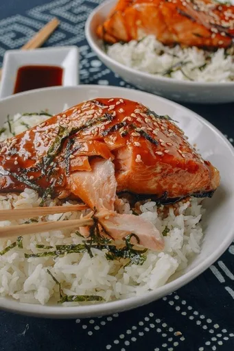 Cuencos de salmón teriyaki en 30 minutos