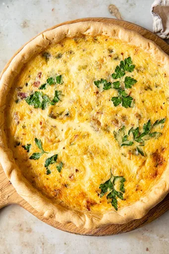 Quiche de beicon, queso azul y cebolla caramelizada