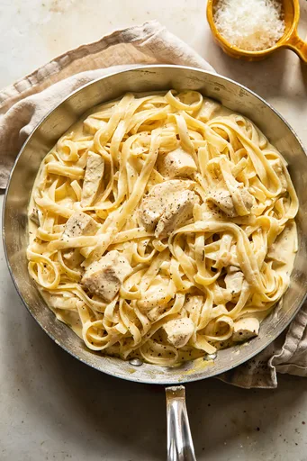 Pasta cremosa de pollo a la mostaza