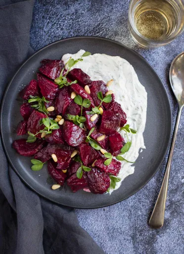 Receta de remolachas ahumadas con salsa ranchera de queso de cabra