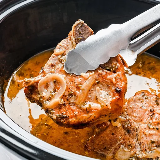 Chuletas de cerdo en olla de cocción lenta