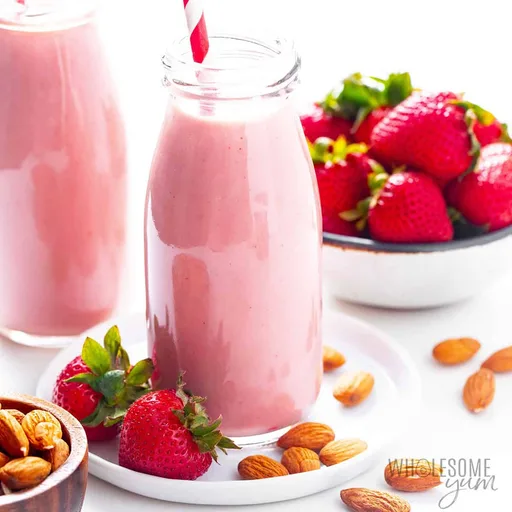 Strawberry Almond Milk (3 Ingredients, No Sugar)