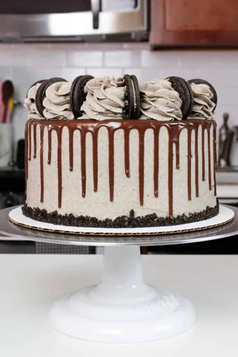 Oreo Drip Cake