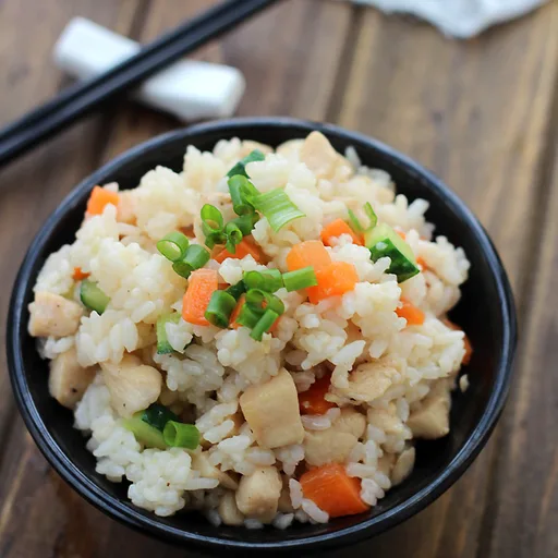 Arroz frito con pollo