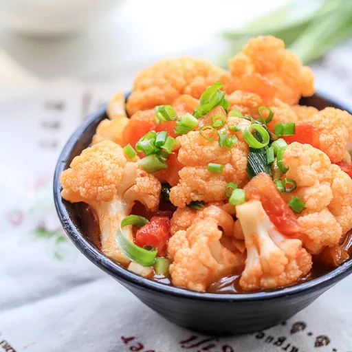 Coliflor salteada fácil con tomates