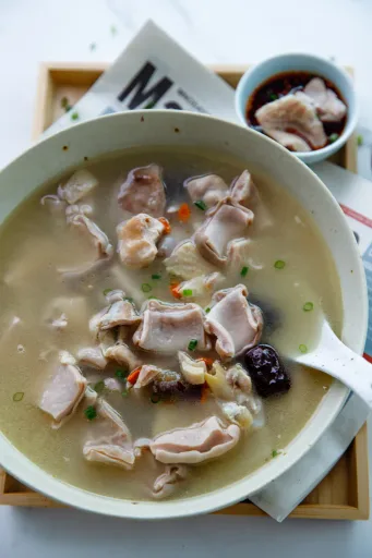 Pig Tripe and Chicken Soup with White Pepper