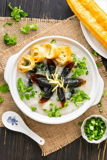Century Egg and Pork Congee (皮蛋瘦肉粥)
