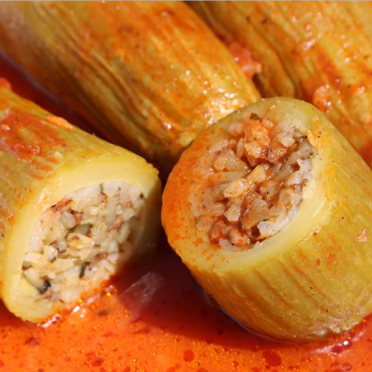 Kousa Mahshi (Stuffed zucchini)