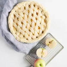 Tarta de manzana con caramelo de miso