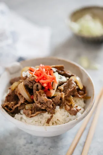 Gyudon Japanese Beef Bowls 牛丼