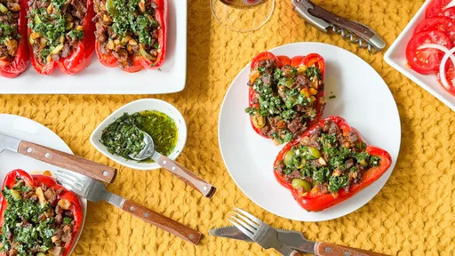 Pimientos rellenos de picadillo de carne a la argentina