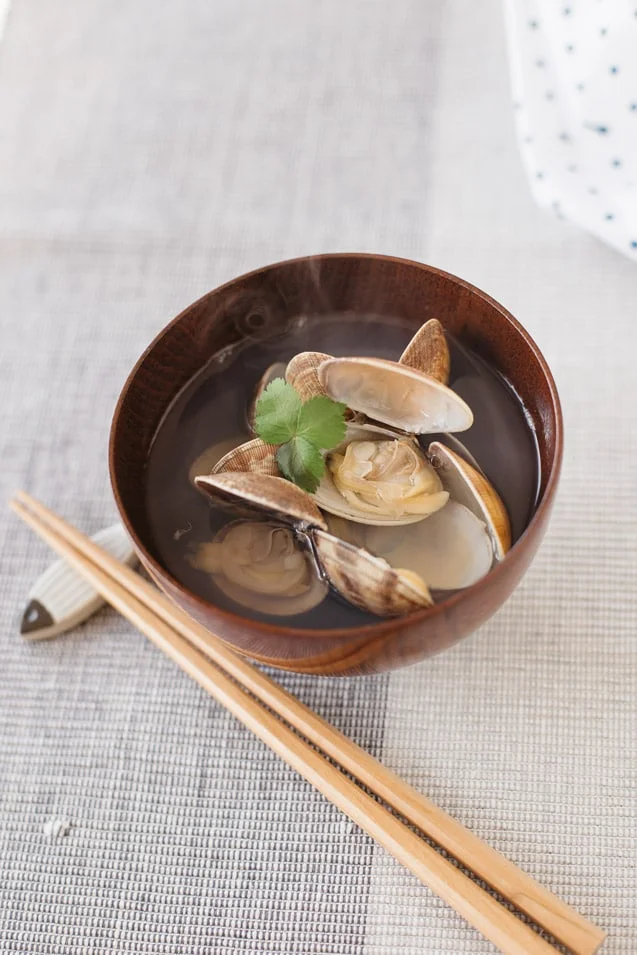Japanese clear soup アサリの吸い物