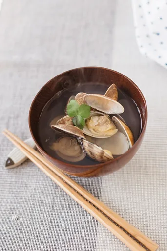 Japanese clear soup アサリの吸い物