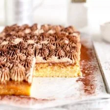 Tiramisu Cake