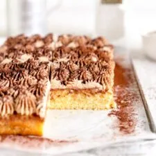 Tiramisu Cake