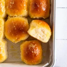 Garlic Butter Dinner Rolls