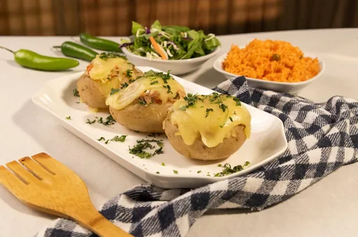 Receta fácil de papa rellena de atún con ingredientes básicos