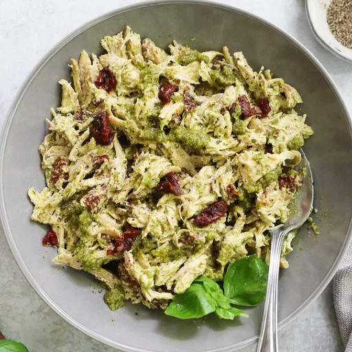Ensalada de pollo al pesto