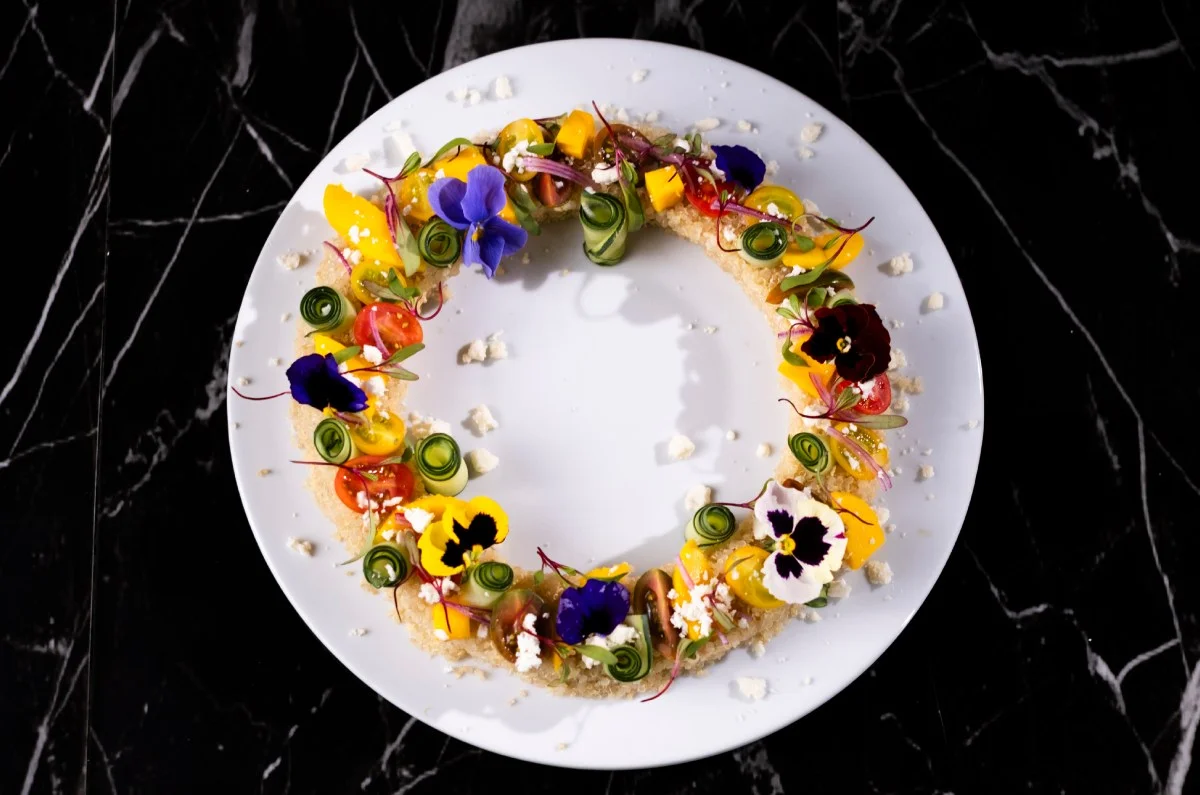 Ensalada de quinoa con verduras, opción fresca y nutritiva