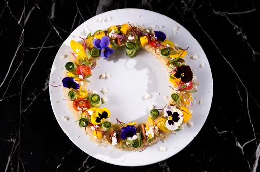 Ensalada de quinoa con verduras, opción fresca y nutritiva